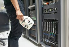 موقع تداول مزيف يزرع برمجية تسيطر على المتصفح وتسرق البيانات