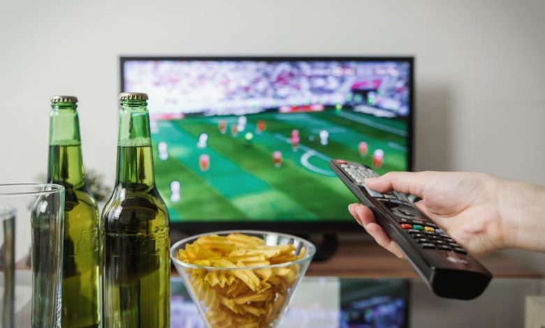 "البرمجة الليلية" تربك استعداد المقاهي المغربية لنقل مباريات كأس العالم